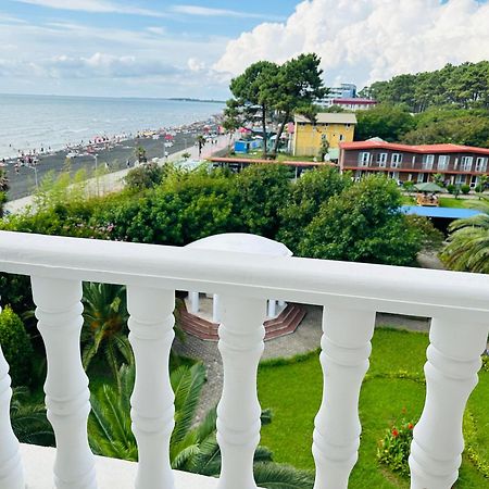 Claude Monet Beach Hotel Ureki Buitenkant foto