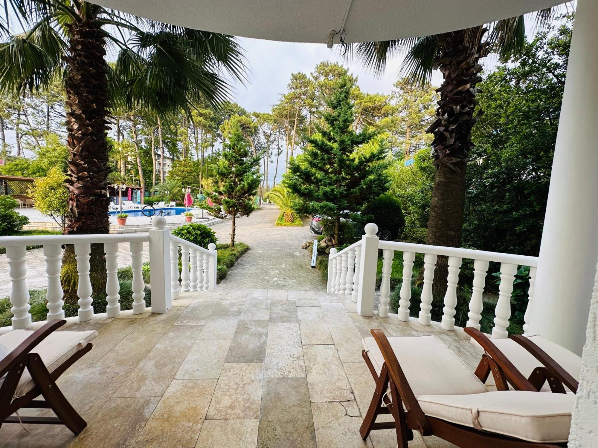Claude Monet Beach Hotel Ureki Buitenkant foto