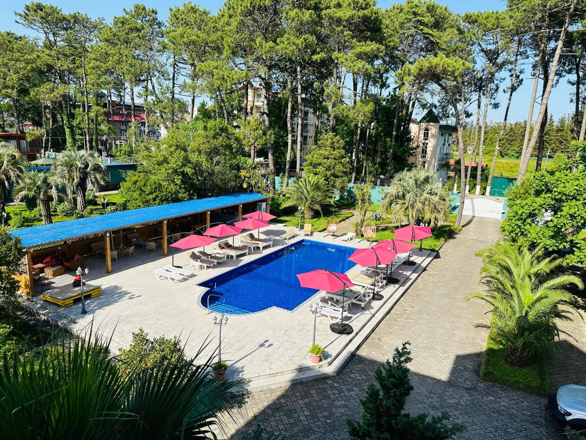 Claude Monet Beach Hotel Ureki Buitenkant foto