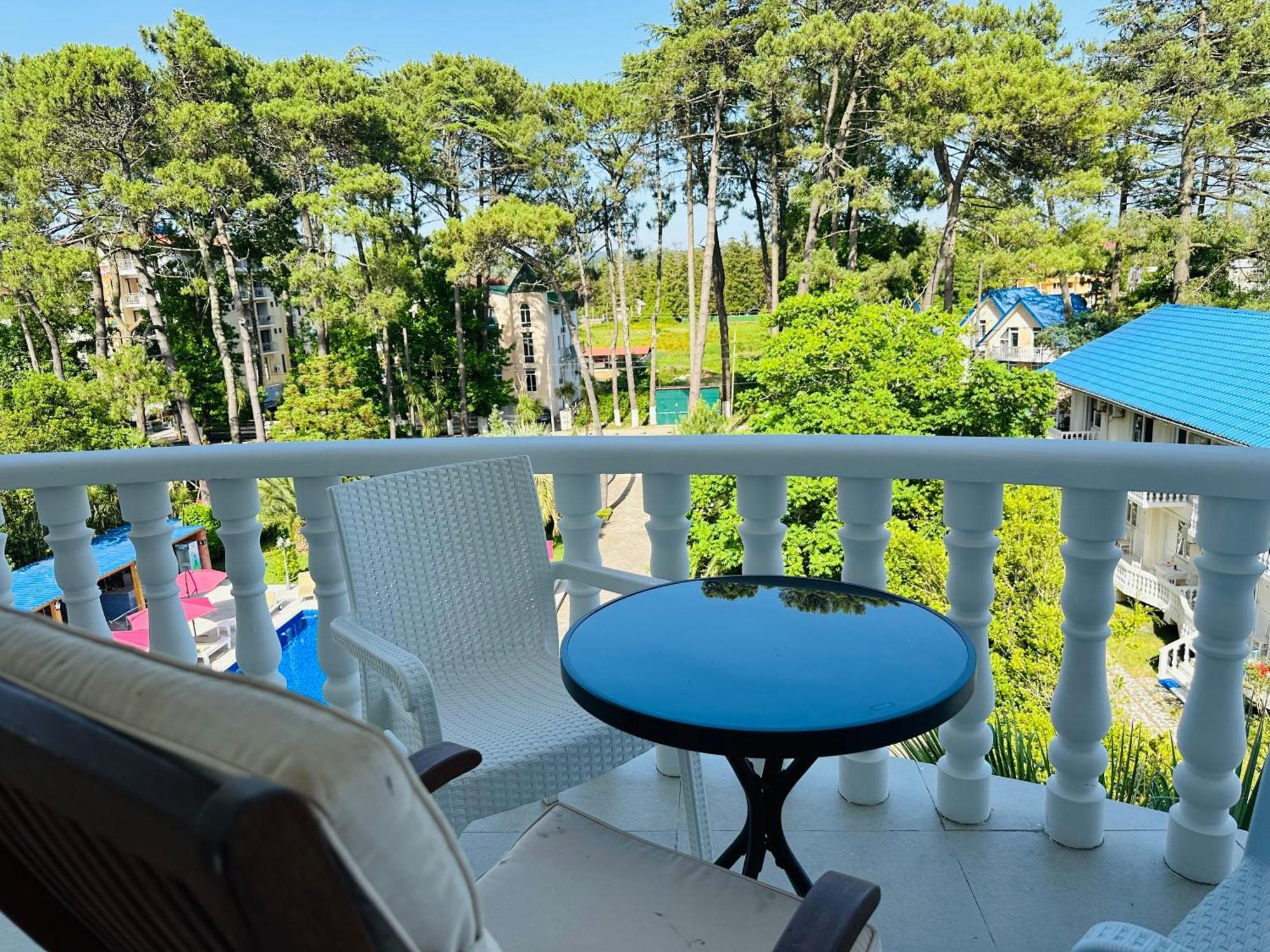 Claude Monet Beach Hotel Ureki Buitenkant foto