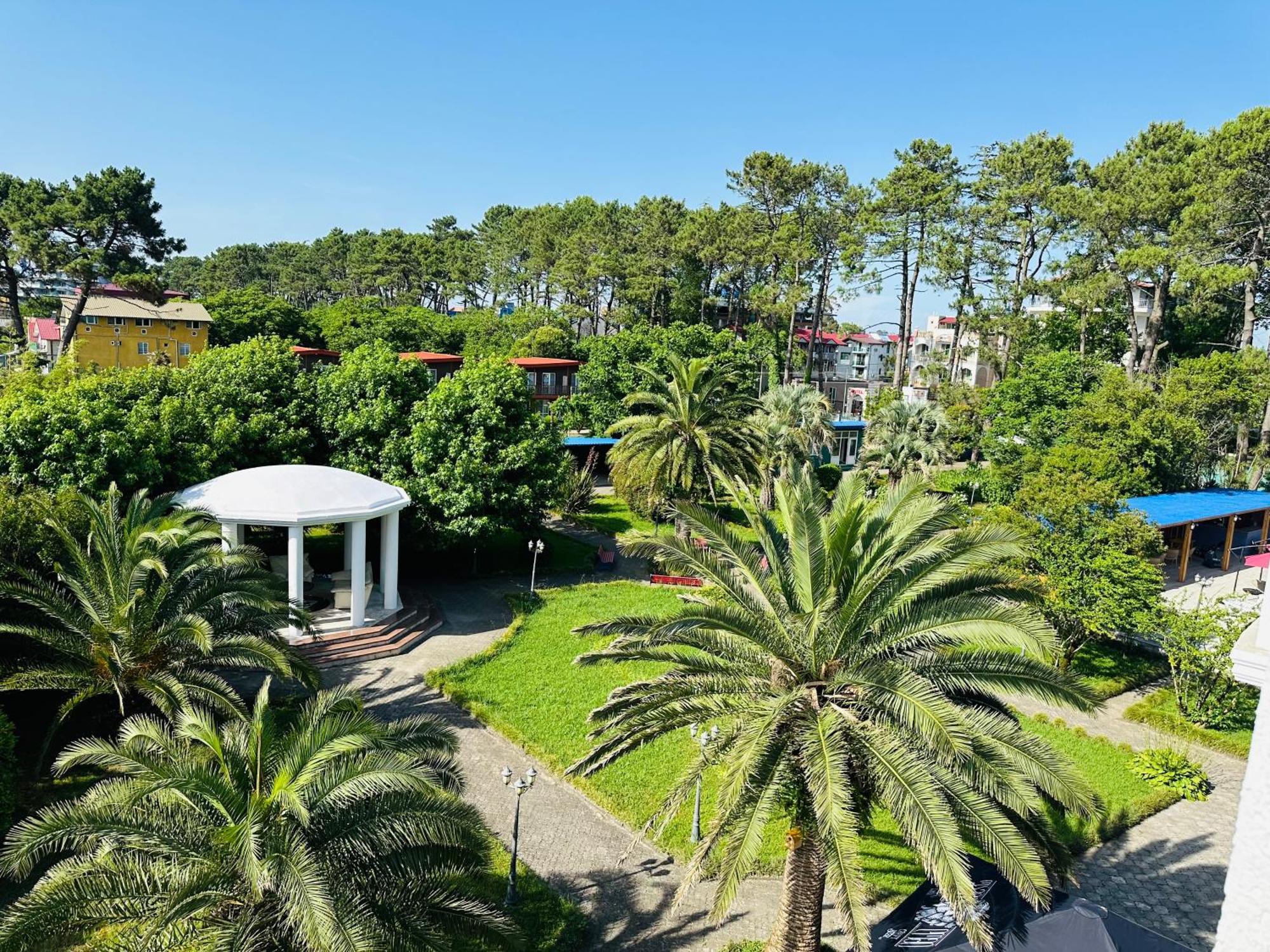 Claude Monet Beach Hotel Ureki Buitenkant foto