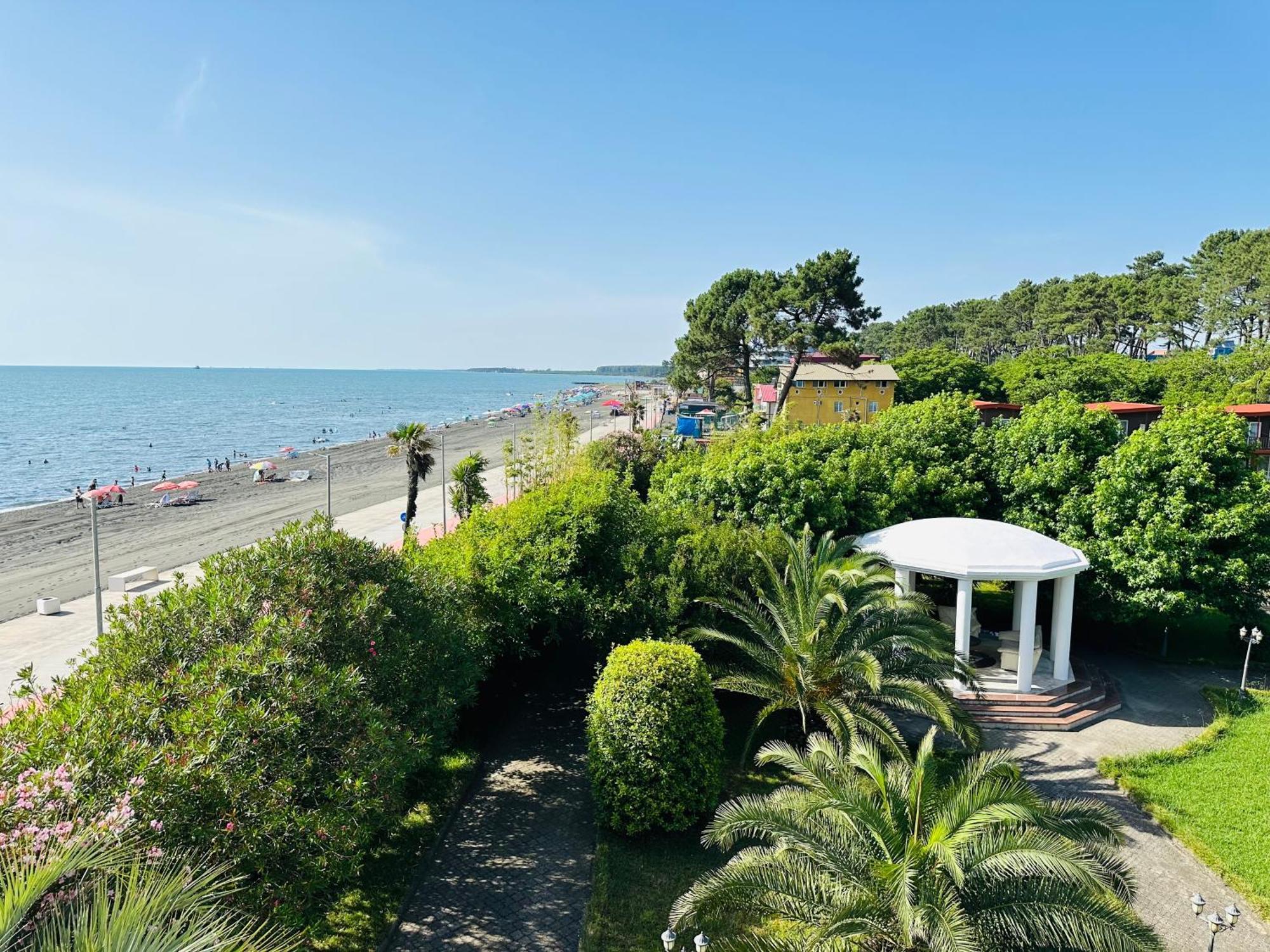 Claude Monet Beach Hotel Ureki Buitenkant foto