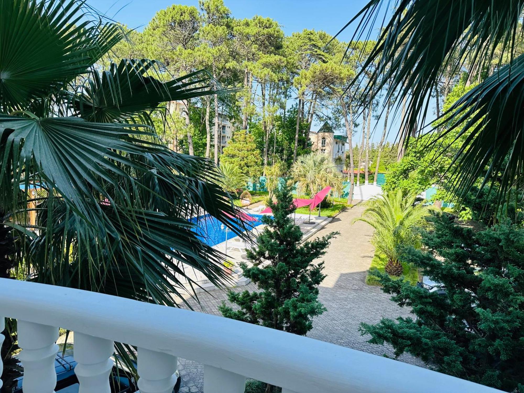 Claude Monet Beach Hotel Ureki Buitenkant foto