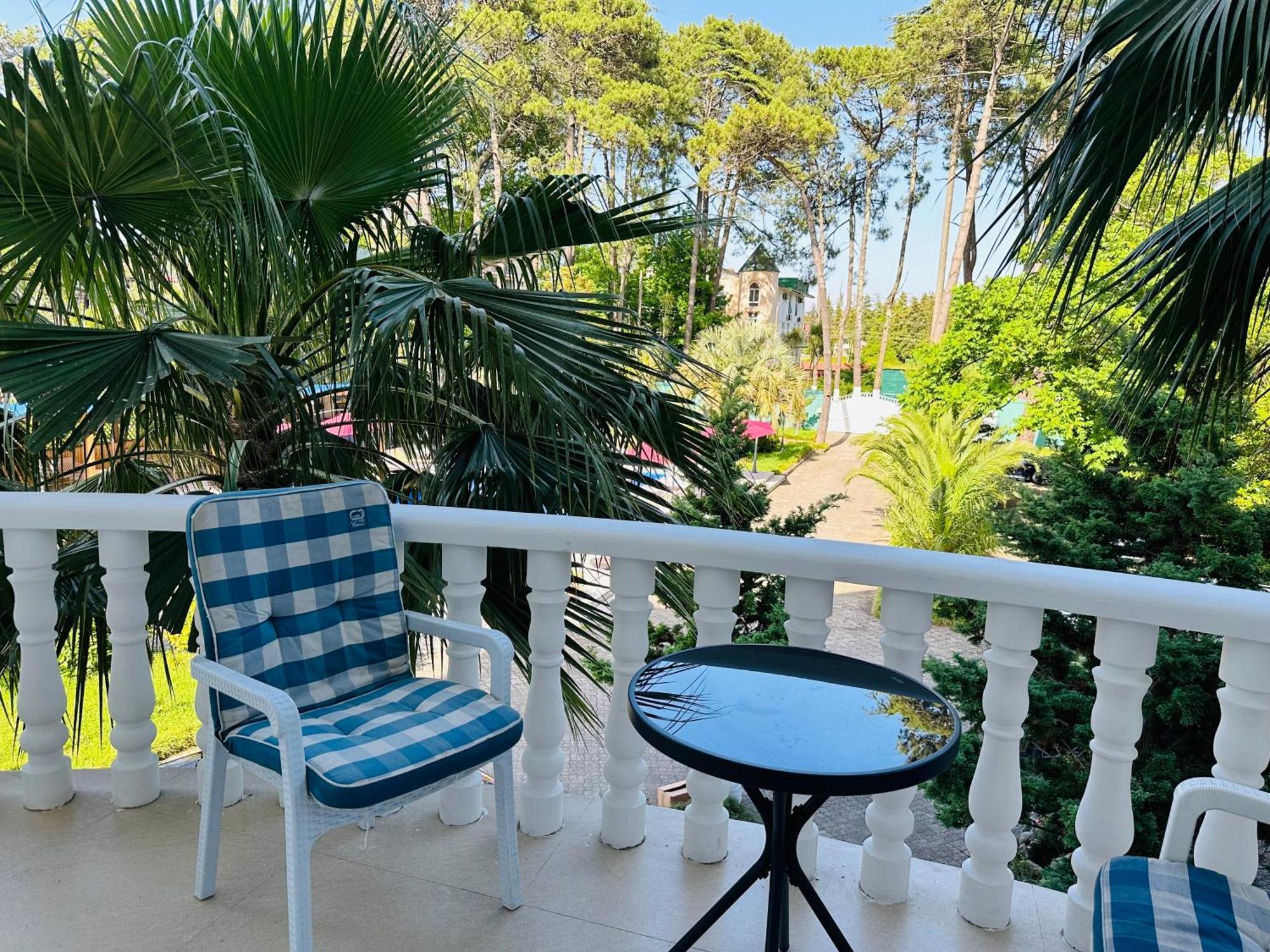 Claude Monet Beach Hotel Ureki Buitenkant foto