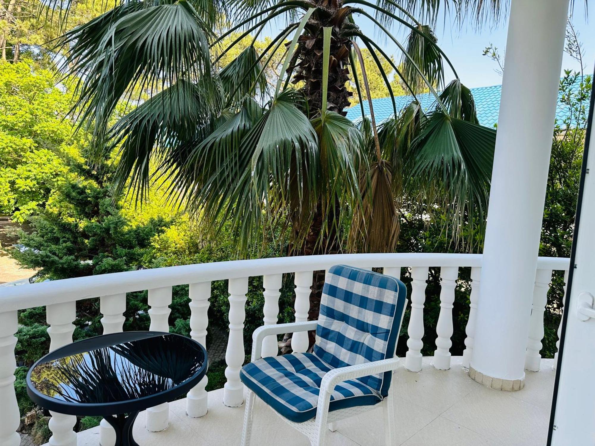 Claude Monet Beach Hotel Ureki Buitenkant foto