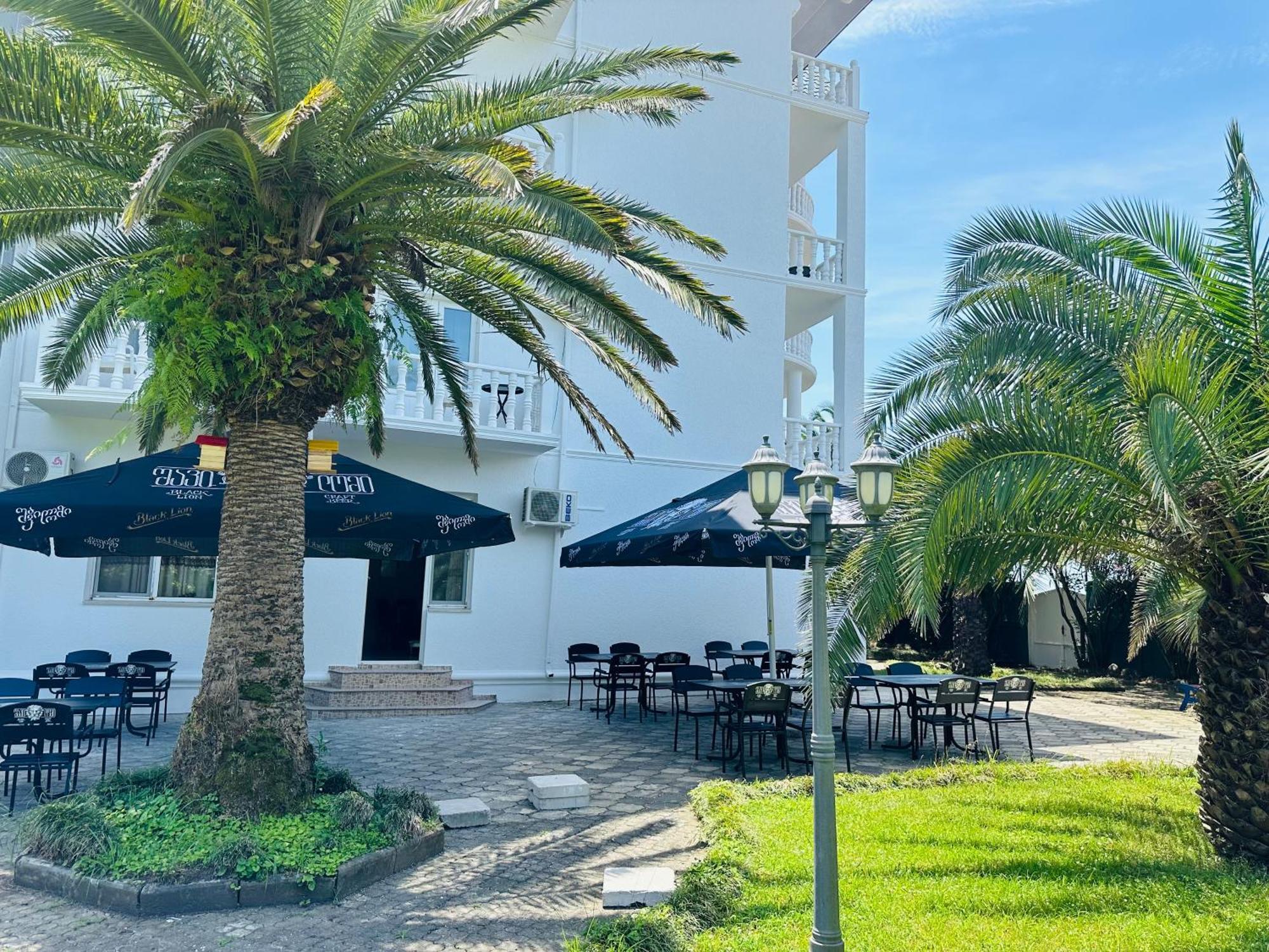 Claude Monet Beach Hotel Ureki Buitenkant foto