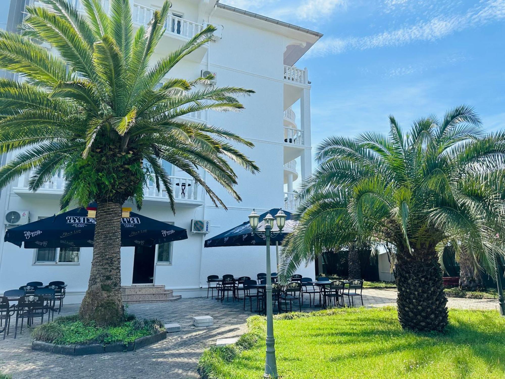 Claude Monet Beach Hotel Ureki Buitenkant foto