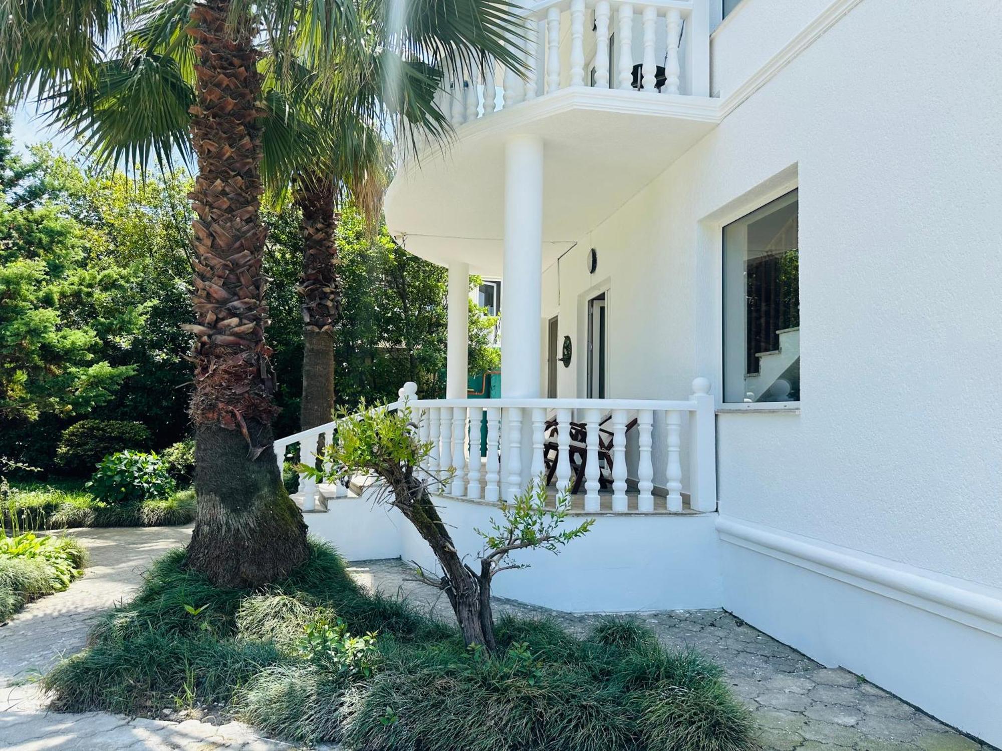Claude Monet Beach Hotel Ureki Buitenkant foto