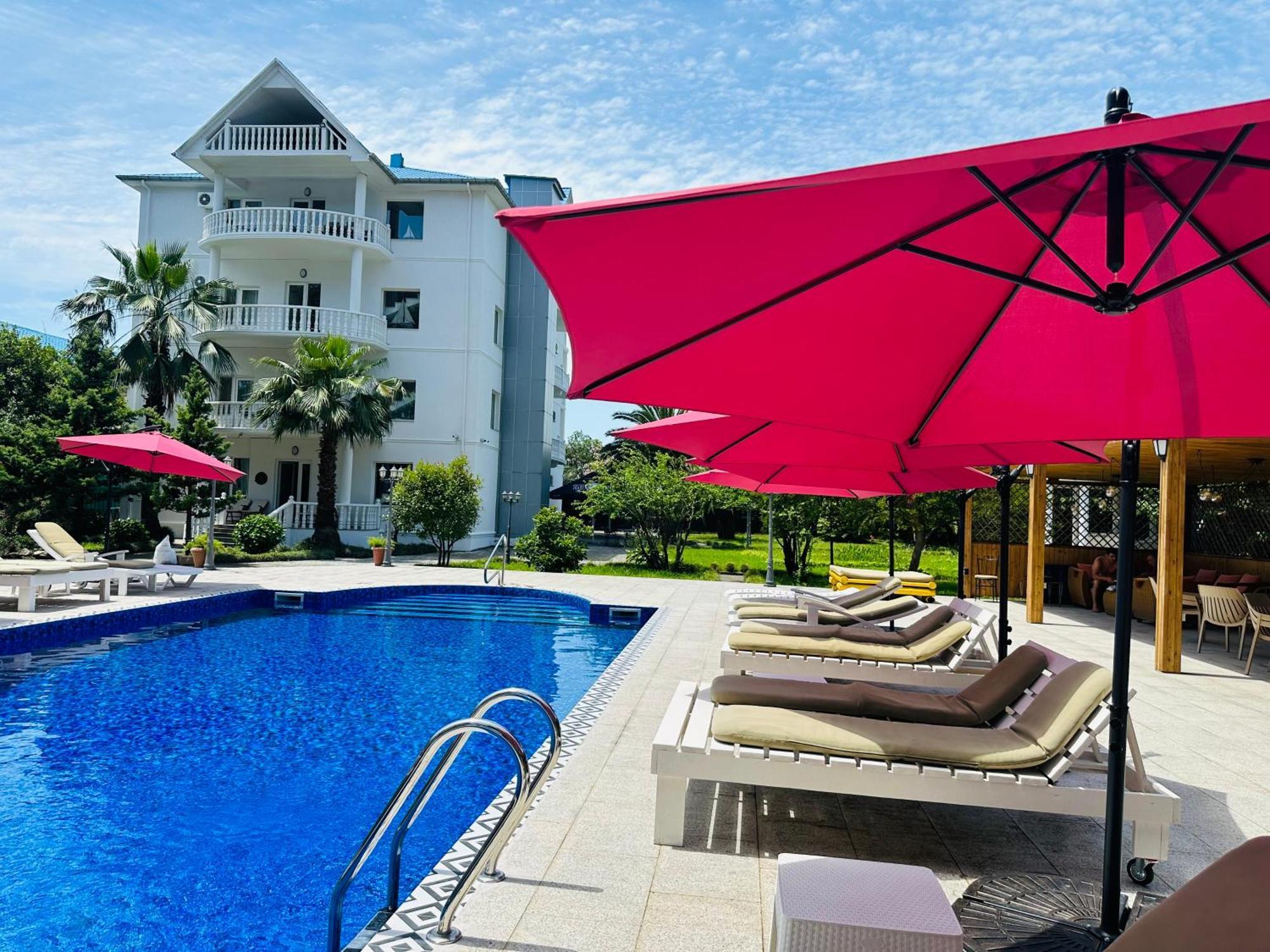 Claude Monet Beach Hotel Ureki Buitenkant foto