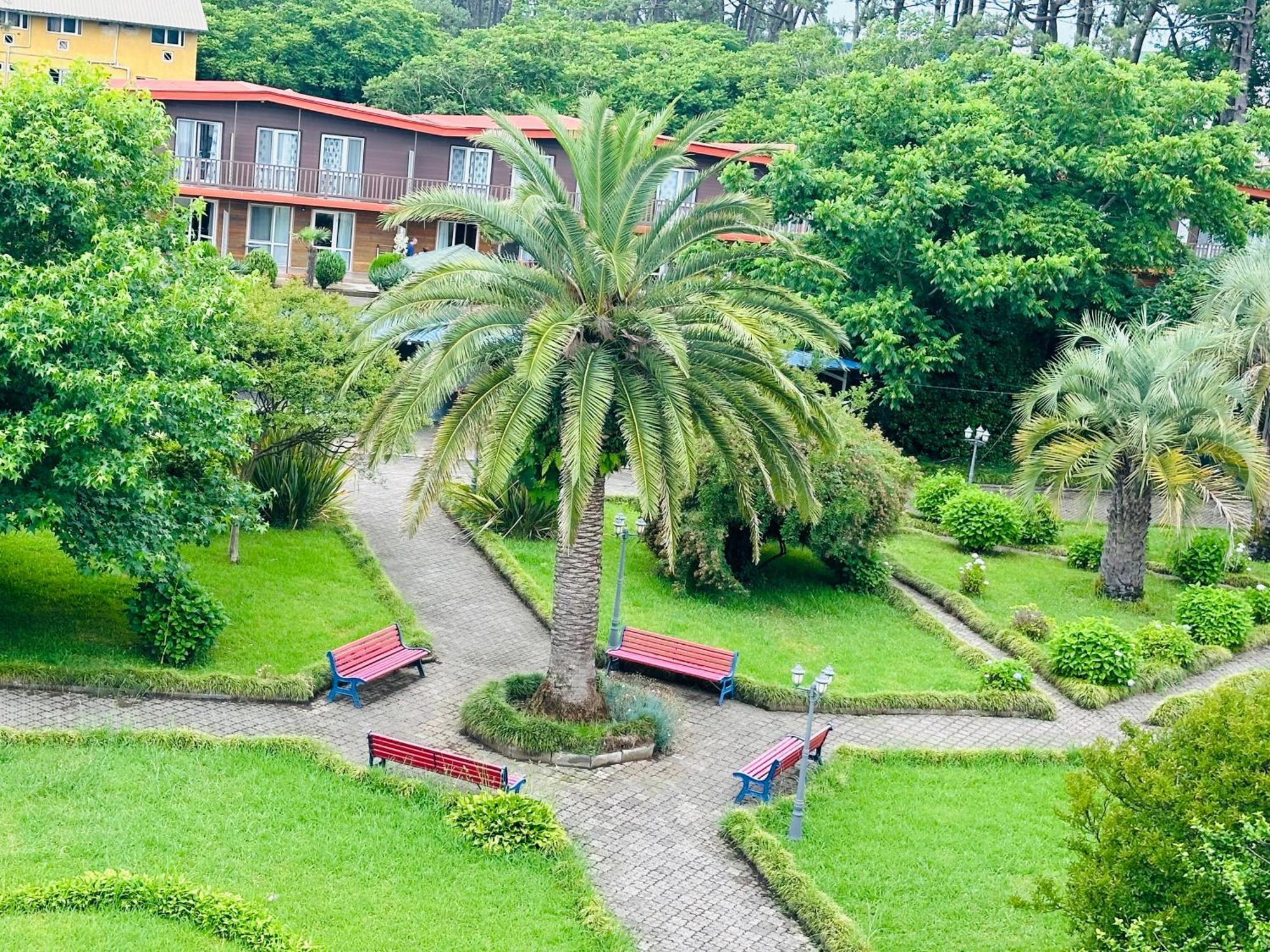 Claude Monet Beach Hotel Ureki Buitenkant foto