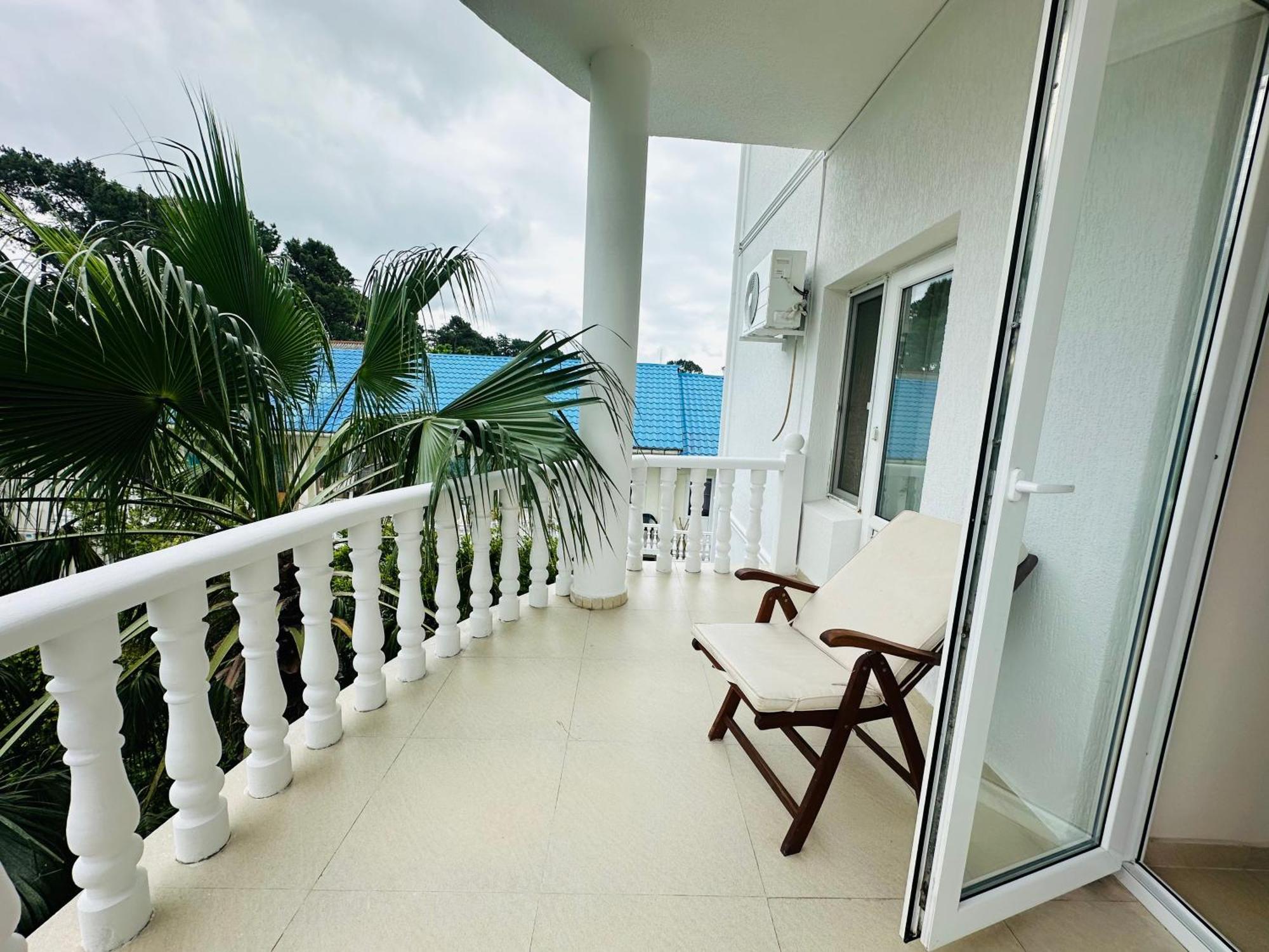 Claude Monet Beach Hotel Ureki Buitenkant foto